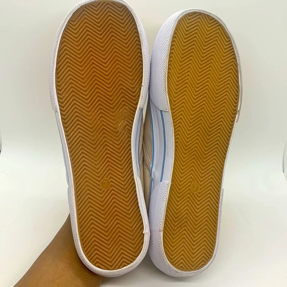 DISNEY NWOT Eeyore Slip-on Sneaker 7 Shoe *Flawed Embroidered Canvas Casual